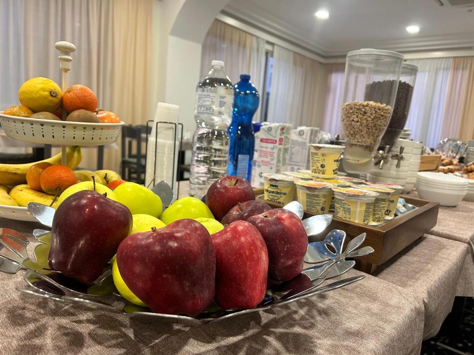 Hotel D'Annunzio Католика Екстериор снимка