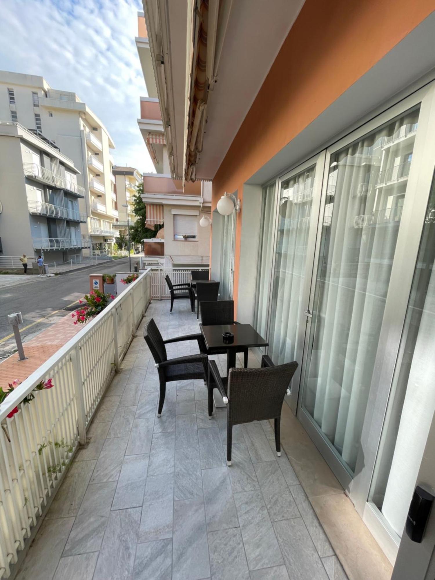Hotel D'Annunzio Католика Екстериор снимка